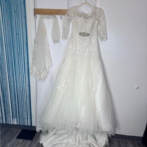 Christina Wu Ivory Lace Wedding Dress Size 10 + Veil